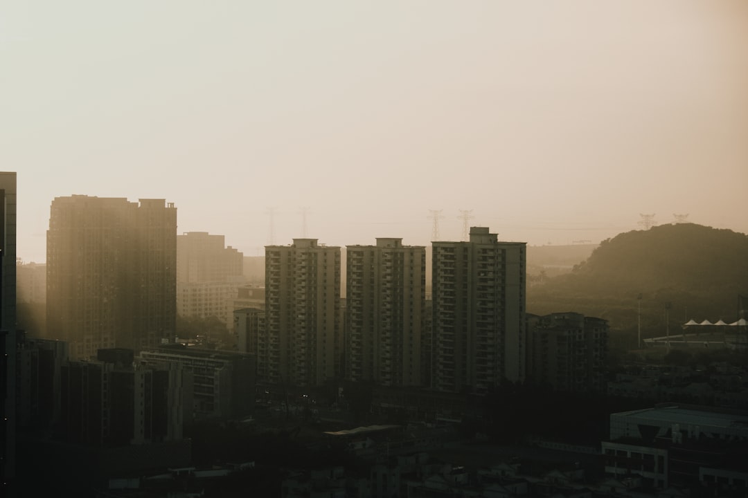 重庆特种照明设备：移动照明与应急灯的产品对比分析