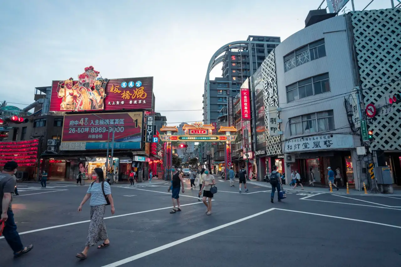 重庆道之源探照灯在户外抢险救援中的关键应用场景解析