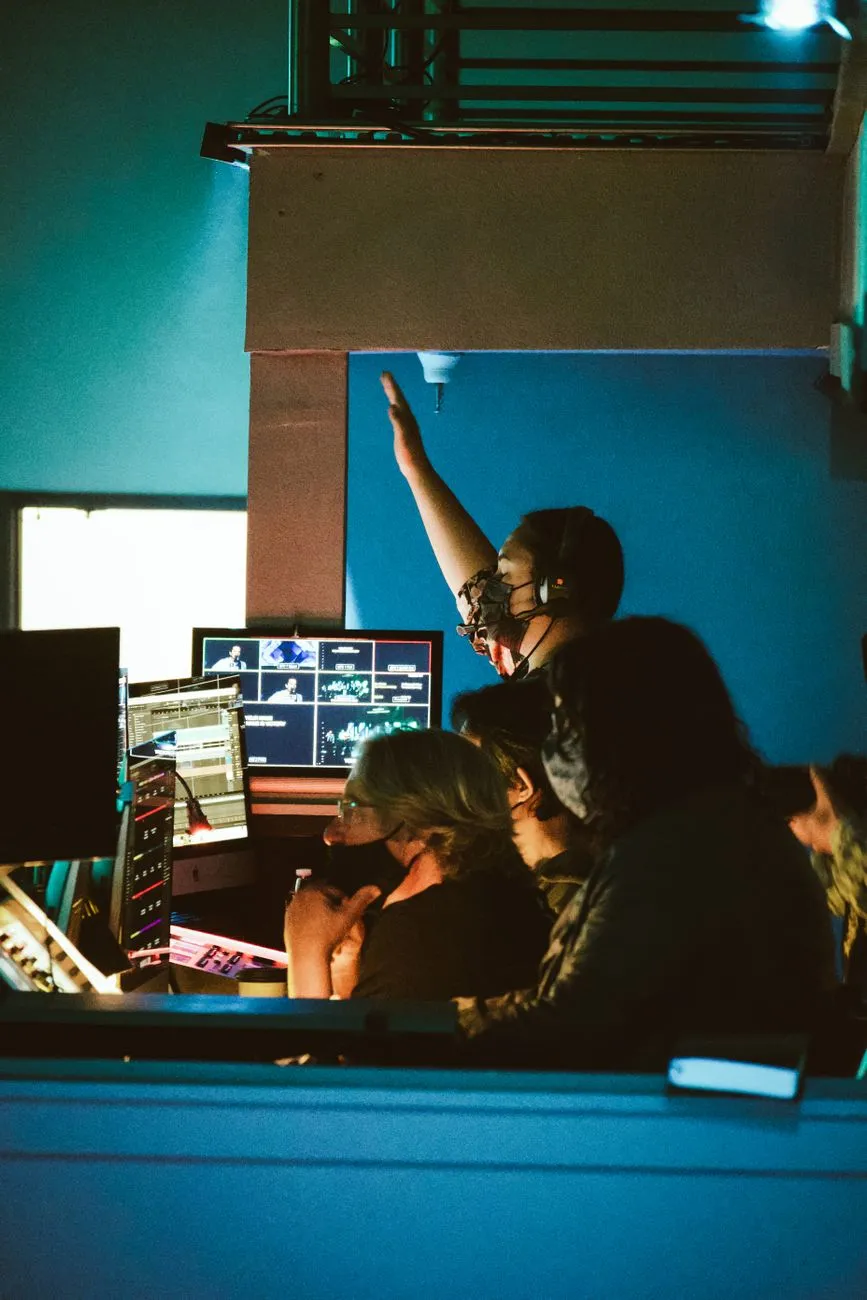 防爆手电与探照灯在抢险救援现场如何搭配使用——道之源照明设备应用解析